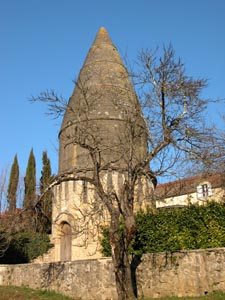 Sarlat: la tour Saint Bernard, appelée aussi: lanterne des morts.