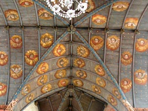 Le plafond de l'glise de Locmlar, dcor d'une multitude d'angelots.