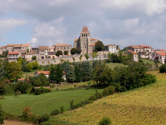 Le superbe village de Saint-Pastour.