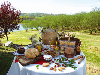 Table gourmande  la ferme de la Campelire (photos prise sur le site: http://www.prayssas.com/decouvrir.htm )