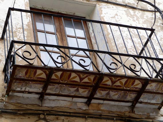 Une sous-face de balcon à Cantavieja