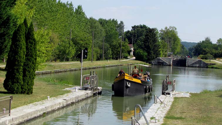 Le canal latéral à la Garonne à Buzet-sur-Baïse