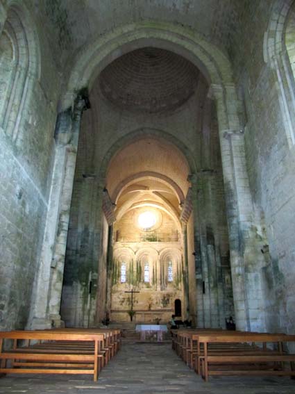 La nef de l'abbatiale de Saint Amand de Coly