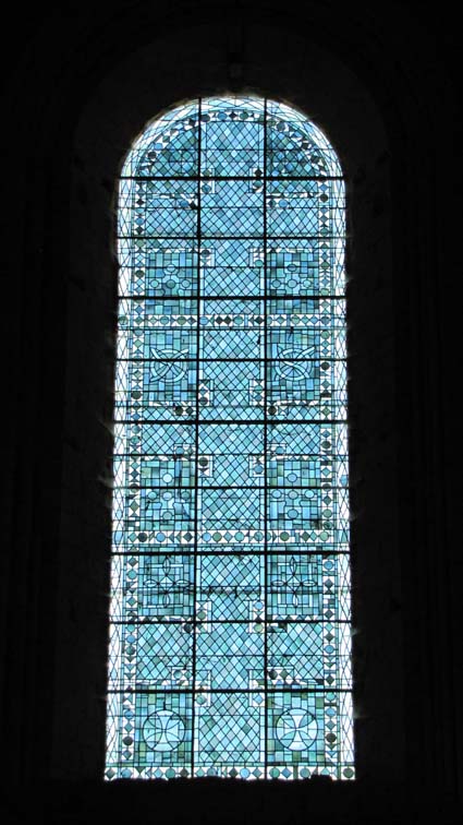 Un magnifique vitrail de l'abbatiale de Saint Amand de Coly
