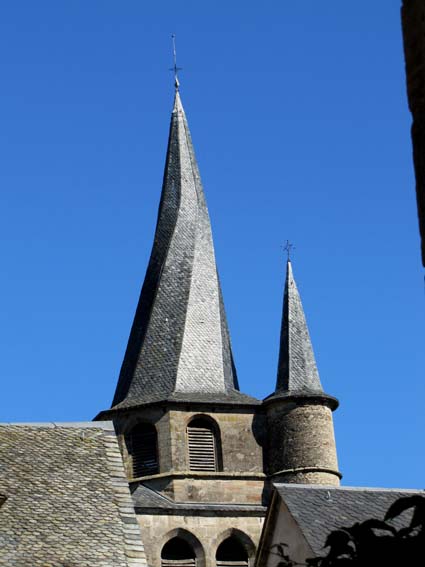 Le clocher flammé de l'église de Saint Côme d'Olt