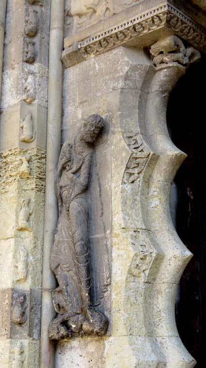 Pied-droit polylobé du portail de l'abbaye de Moissac