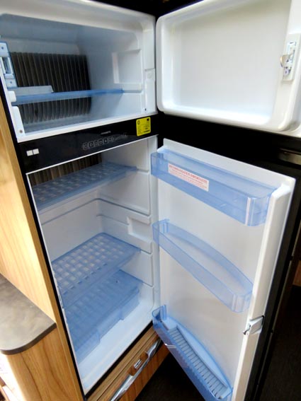 Hymer Exsis-i 594 : réfrigérateur 160 litres