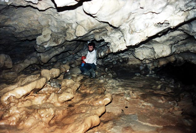 Grotte Ouest de l'esplanade des anciens combattants