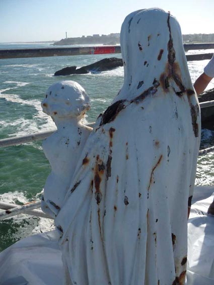La Vierge du Rocher de la Vierge avant réparation en 2012
