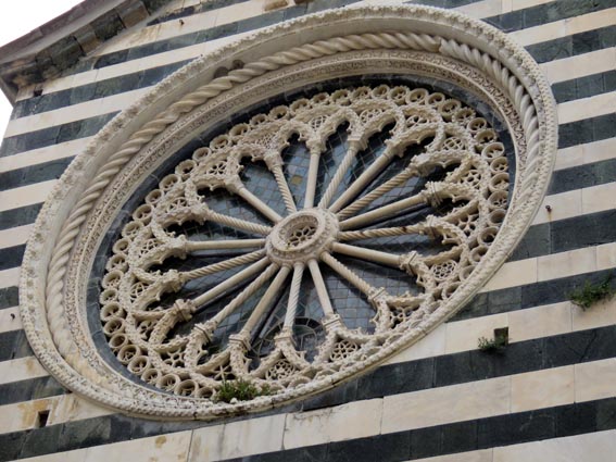 La rosace de l'église saint Jean Baptiste de Monterosso