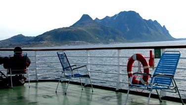 Xavier est insensible au vent froid du Vestfjorden qui s'ajoute  la vitesse du bateau...