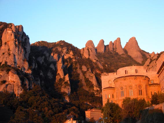 Lever de soleil sur Montserrat.