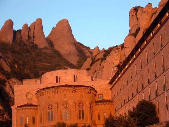 Lever de soleil sur Montserrat.
