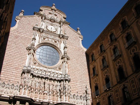 La façade de la basilique de Montserrat