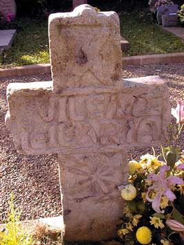 Croix "Vilen de Teilaria" placée dans le nouveau cimetière paysager.