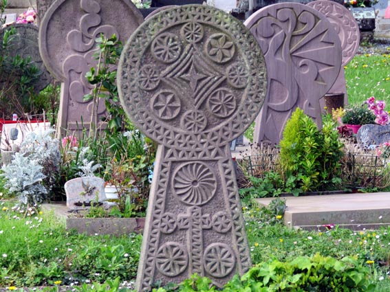Discoïdales dans le cimetière d'Itxassou