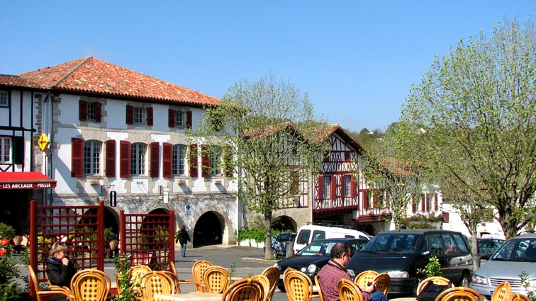 La place de La-Bastide-Clairence