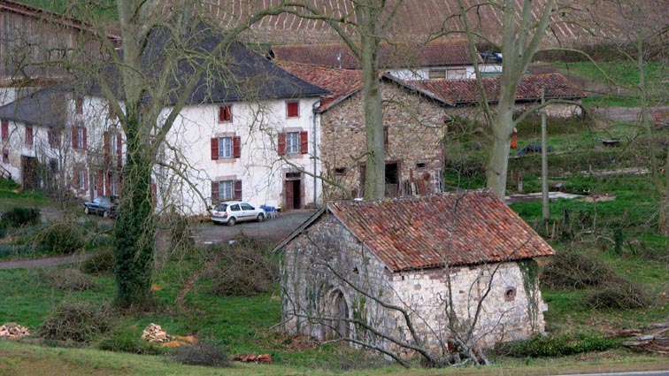 Le quartier et les ruines de la chapelle d'Aphat-Ospital.