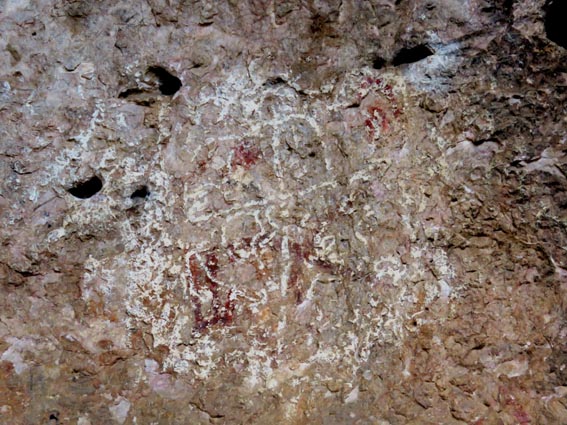 Abrigo de Regacens : traces de peintures rupestres