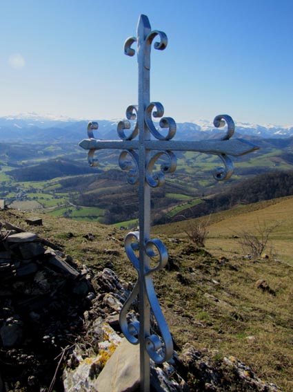 Croix au sommet d'Ahargo.
