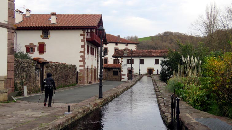 Urdax : canal et moulin