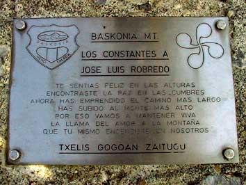 Une plaque à la mémoire de "Jose Luis Robredo..."