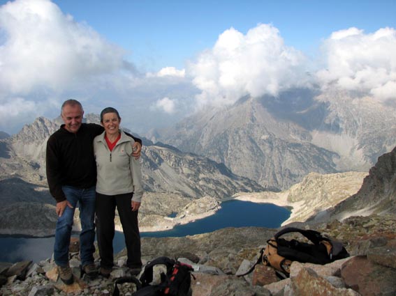 Christiane et Jean Paul au sommet du pic de Bacias.