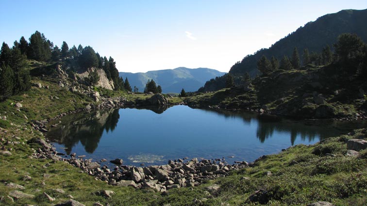 Petit lac situé à 2130m d'altitude.