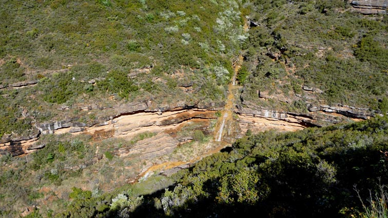 Le "reguero Belilo" tombe en cascade dans río Sotón.
