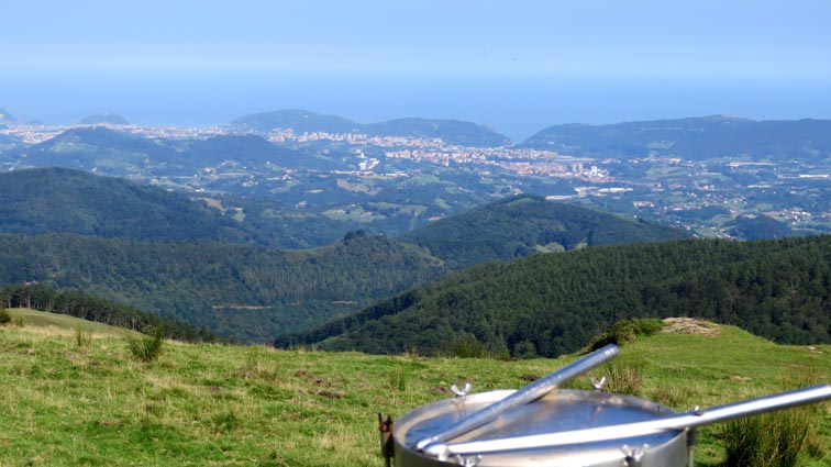 Saint-Sébastien et Pasajes vues depuis le sommet de Bunonagirre