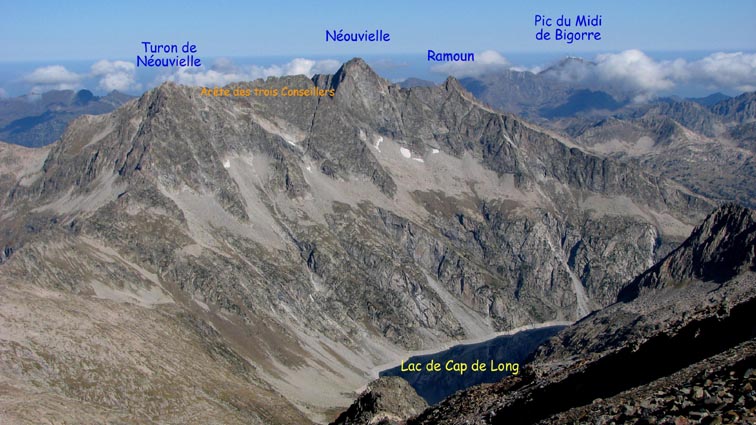 Le massif du Néouvielle dominant le la de Cap de Long.