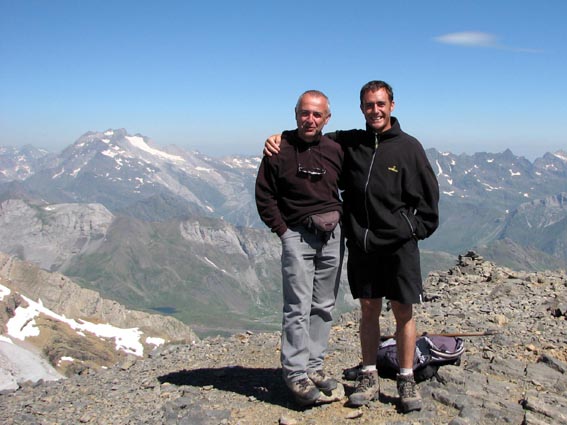 Jean Paul et Sylvain au sommet du Casque du Marboré.