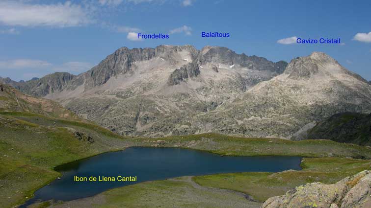 Ibon de Llena Cantal avec le Balaïtous à l'arrière-plan.