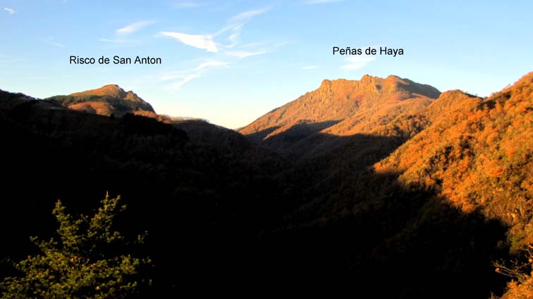 Levé de soleil sur Risco de San Antón et Peñas de Haya