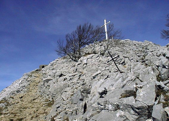 Croix au sommet d'Ernio.
