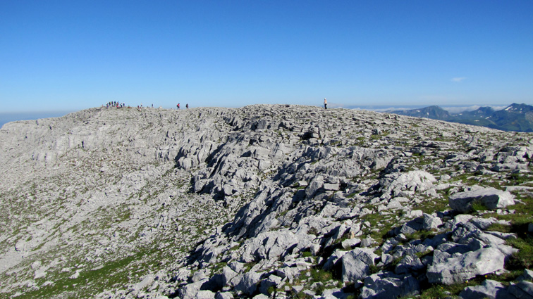 Le sommet d'Ezkaurre vu de la pointe Est.