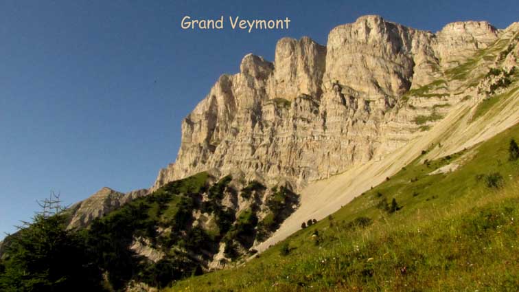 Le Grand Veymont nous présente les falaises impressionnantes de sa face Est.