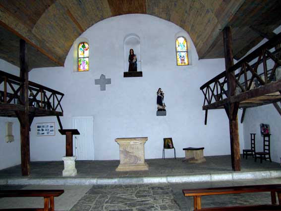 L'intérieur de la chapelle