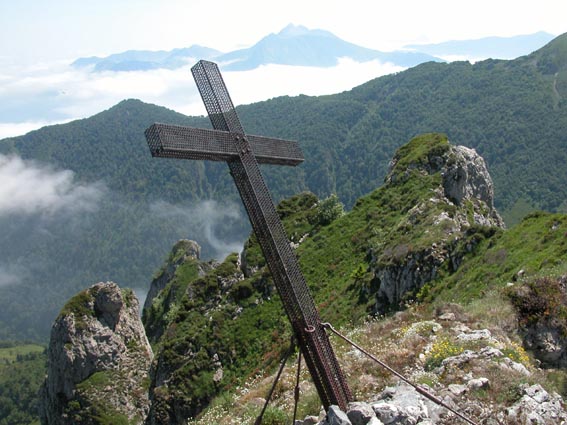 La croix du sommet.