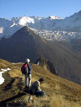 Pic de Listo en bas, les Crêtes Blanches et le massif de Gourette.