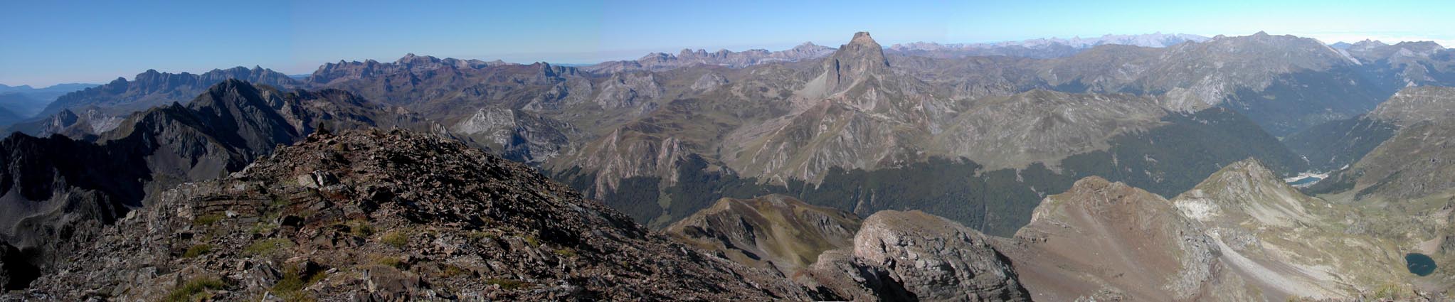 Panorama depuis le sommet du Lurien en direction de l'Ossau.