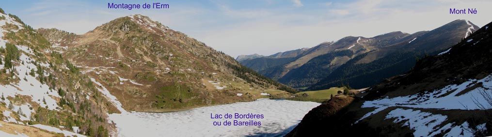 Vue du belvédère dominant le lac de Bordères.