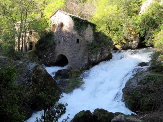 Moulin de la Foux et résurgence de la Vis