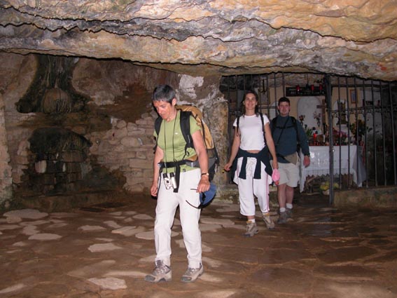 A l'intérieur de l'ermitage Virgen de la Cueva.