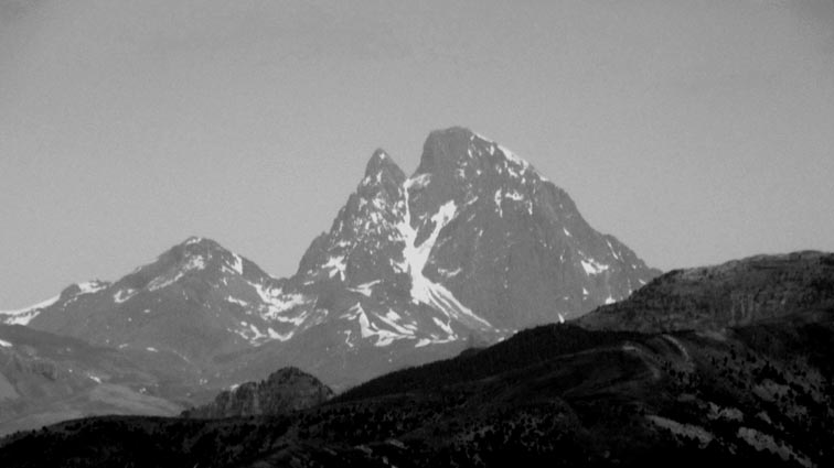 Le Pic du Midi d'Ossau avec le Peyreget sur sa gauche.
