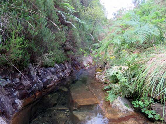Le ruisseau d'Aitzondo.