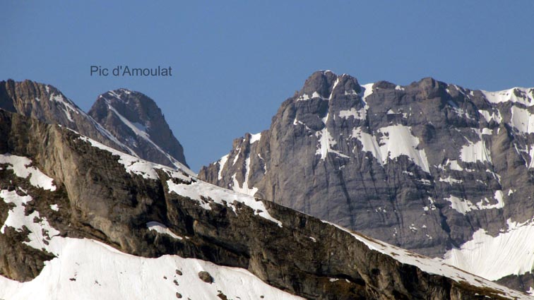 le Pic de l'Amoulat se distingue mieux que du Pic de Bazès.