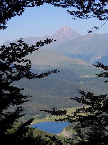 Le lac de Payolle avec le Pic de Midi de Bigorre en arrière-plan