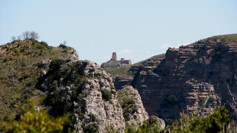 Nous pouvons voir le Castillo de Marcuello, derrière nous au Sud-ouest.