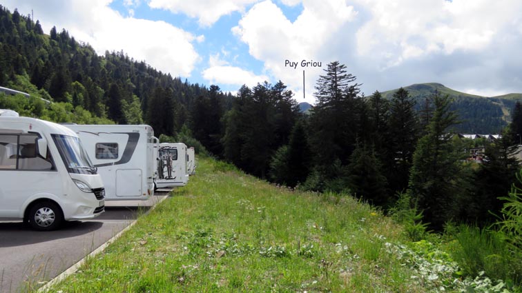 Le Puy Griou vu depuis le parking des camping-cars du Lioran